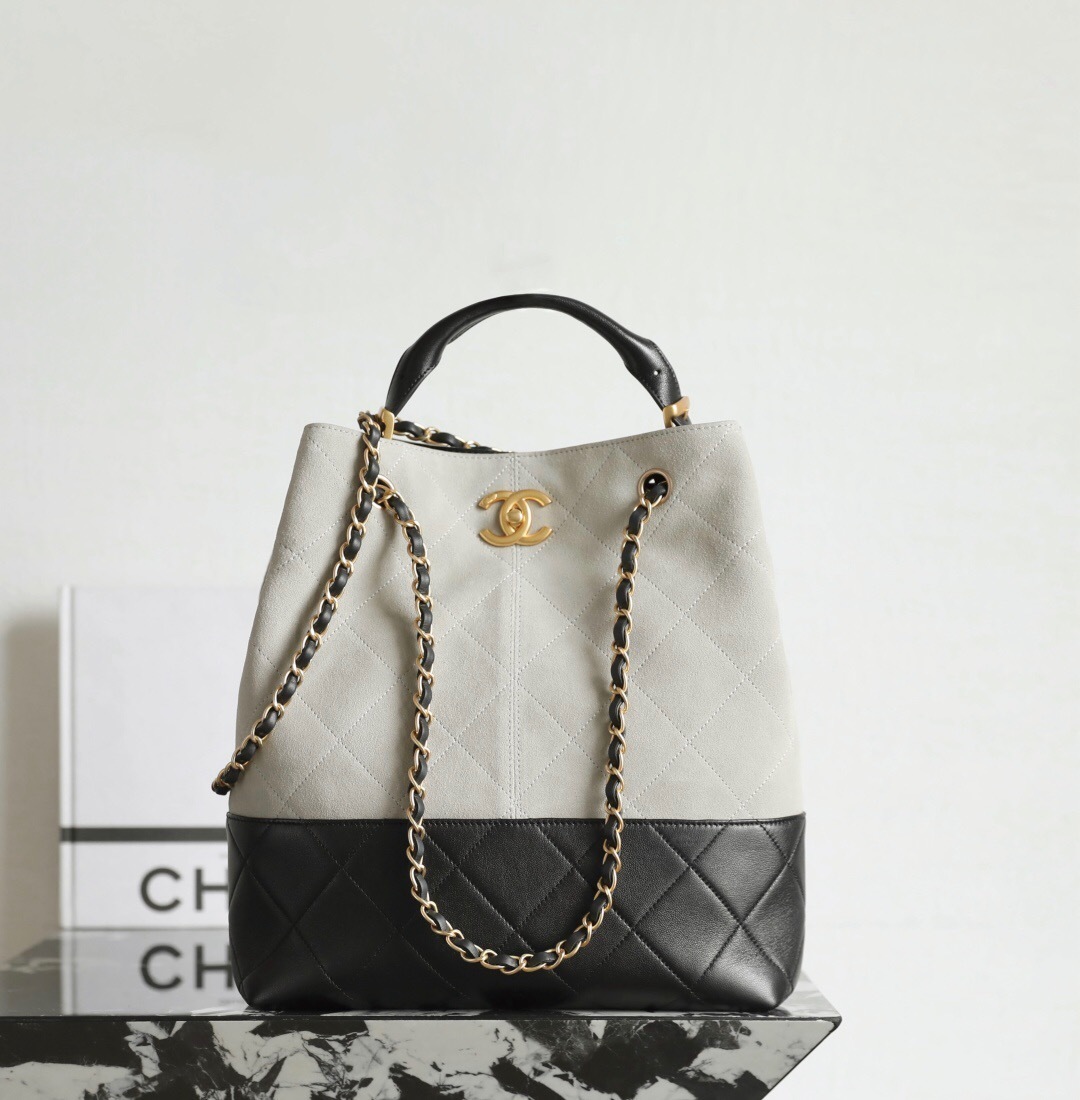 Chanel 2024/25 Metiers d'art shopping bag in beige suede calfskin and black shiny lambskin