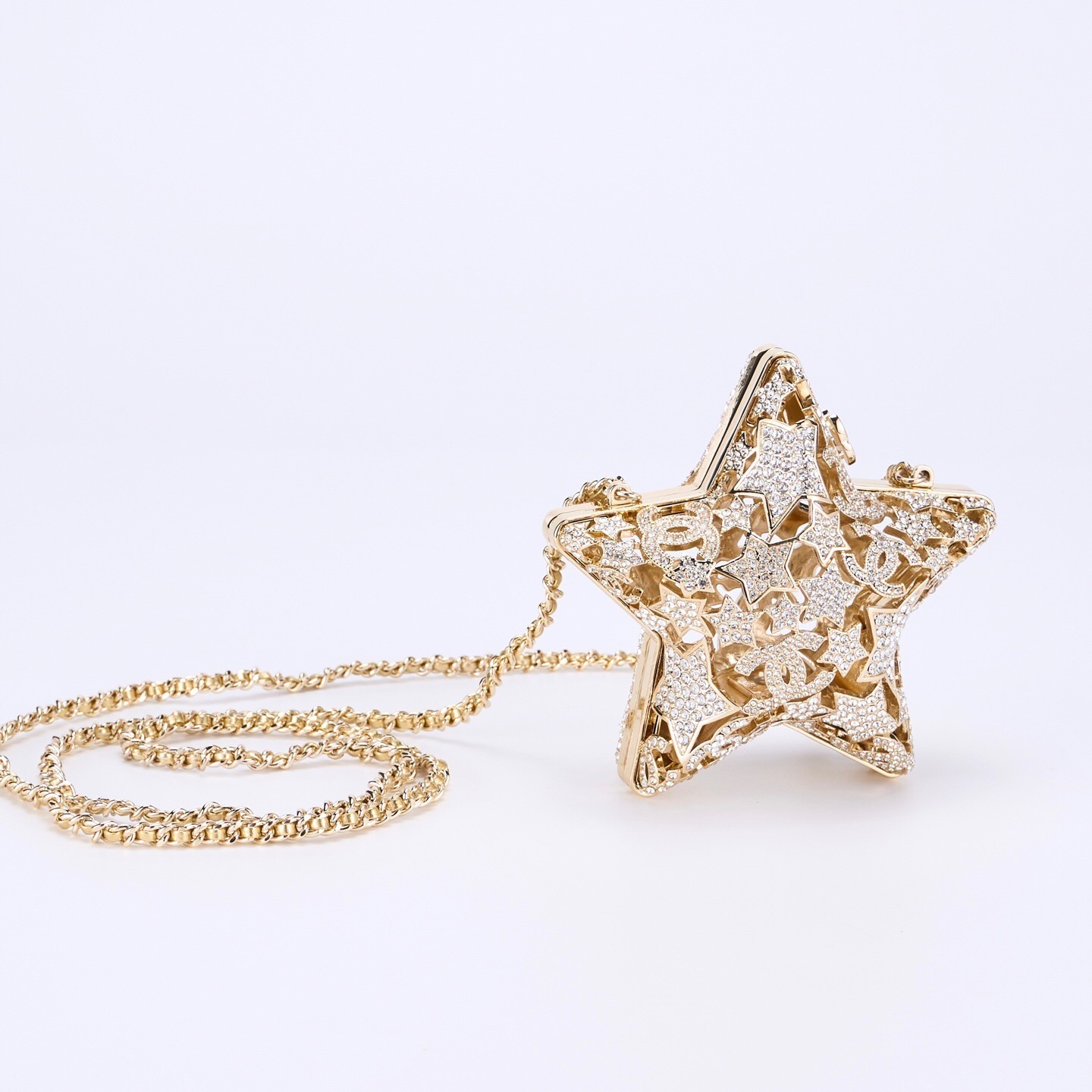 Chanel star-shaped diamond pendant shoulder bag