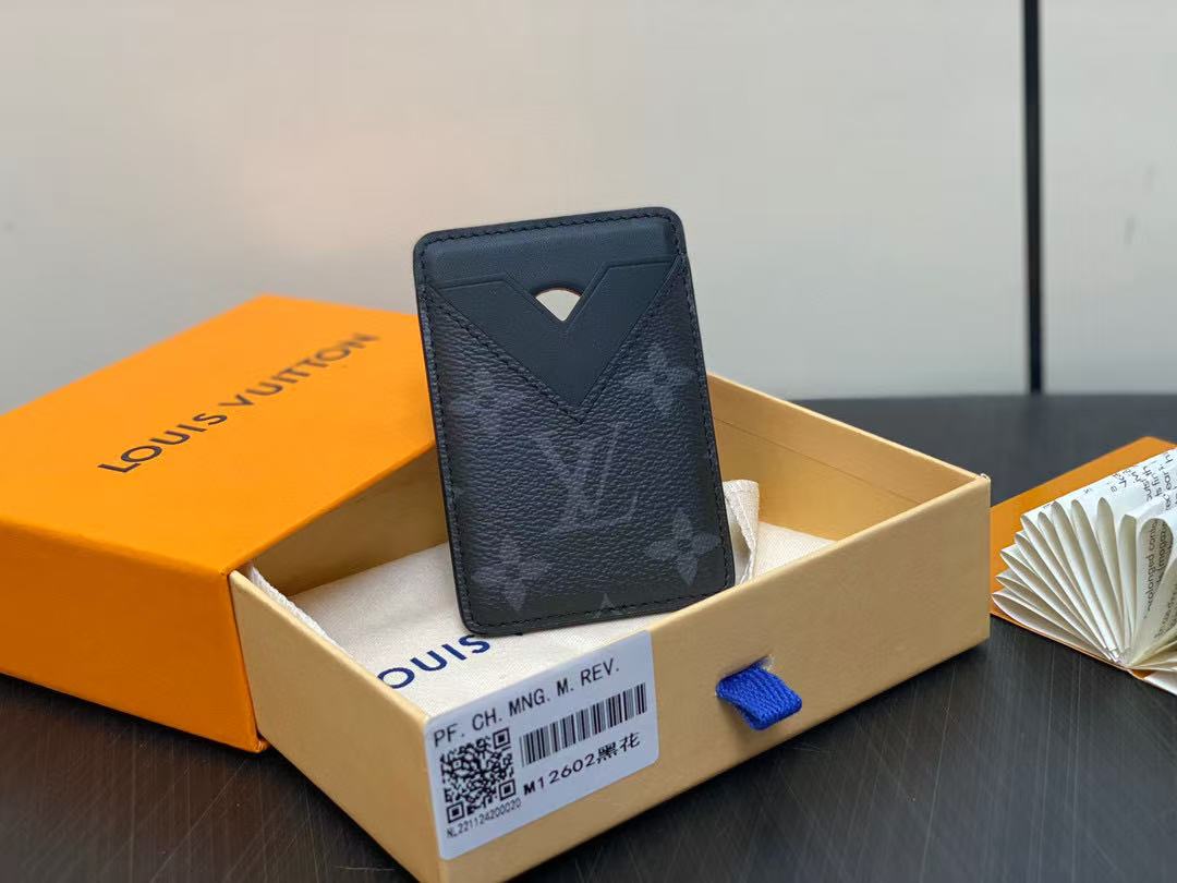 LV M12602 Magnetic Card Holder