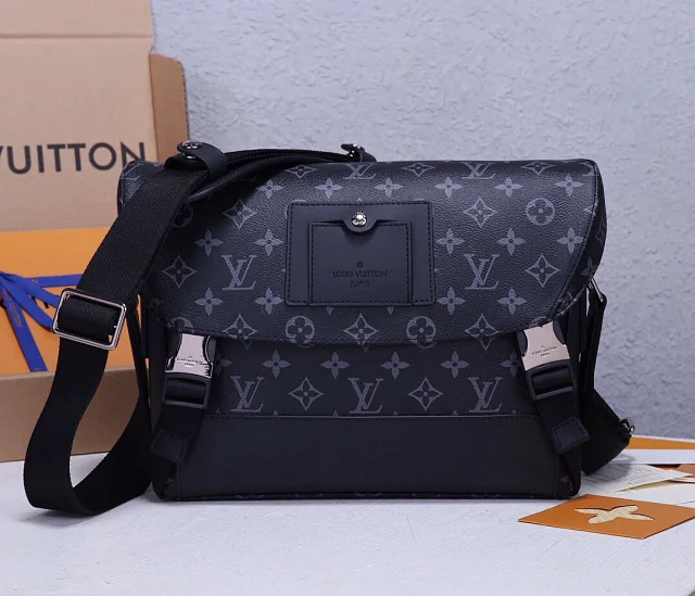 LV Messenger PM Voyager bag in Monogram Eclipse canvas