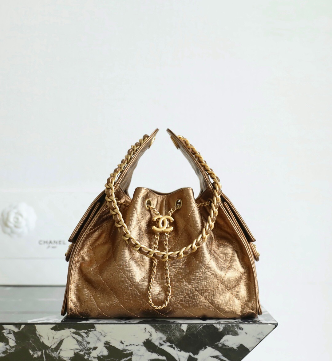 Chanel 25 handbag Maxi Hobo Bag, in a light-colored, quilted leather.