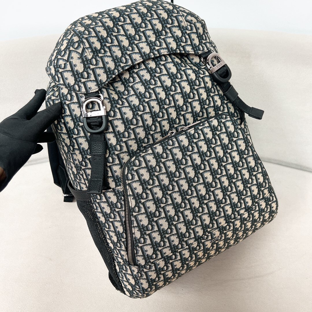 Dior 8 backpack in beige and black Dior Oblique jacquard