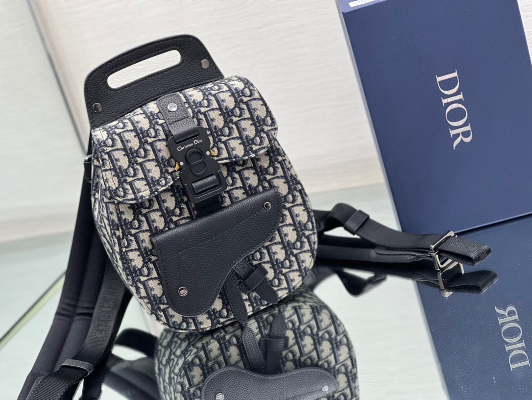 Dior Gallop Sling Bag in beige and black Dior Oblique jacquard with black grained calfskin details.