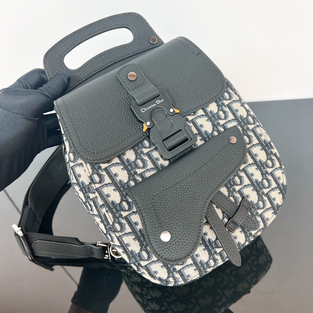 Dior Gallop Sling Bag in beige and black Dior Oblique jacquard with black grained calfskin