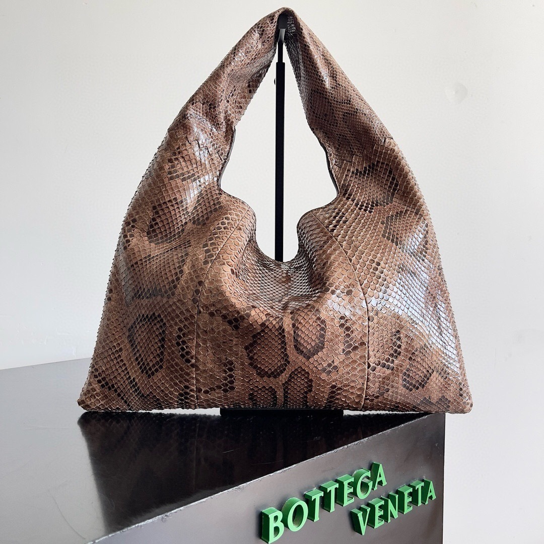 Bottega Veneta Hop shoulder bag in python leather