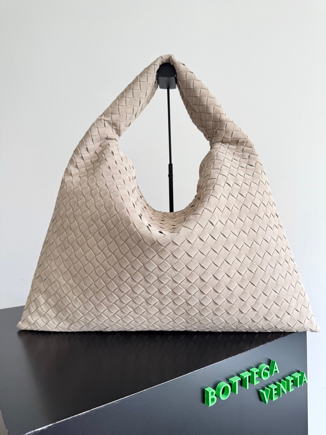 Bottega Veneta Hop bag in beige Intrecciato woven leather