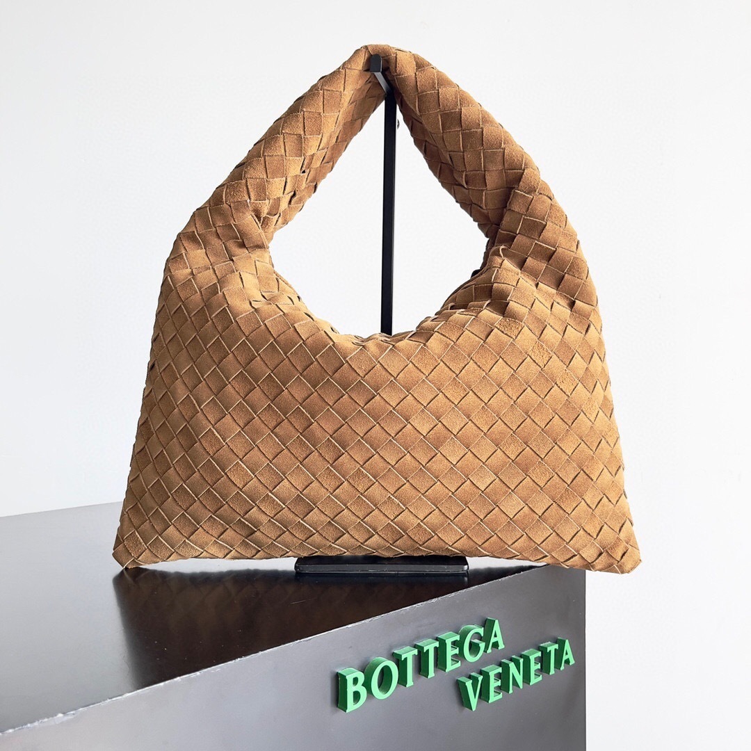 Bottega Veneta Hop Bag in intrecciato leather shoulder bag