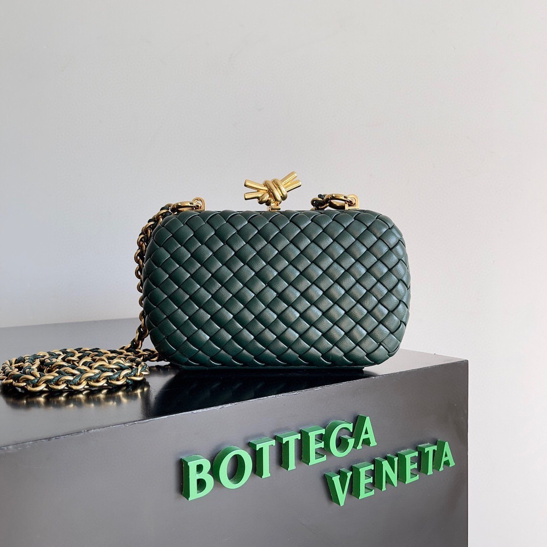 Bottega Veneta Knot Minaudière with a chain strap clutch in emerald green padded intreccio leather
