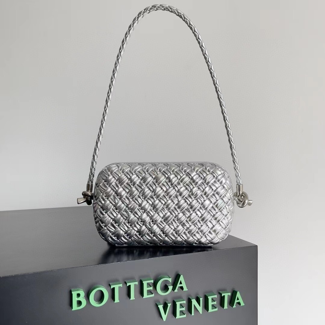 Bottega Veneta Knot intrecciato leather clutch bag in silver