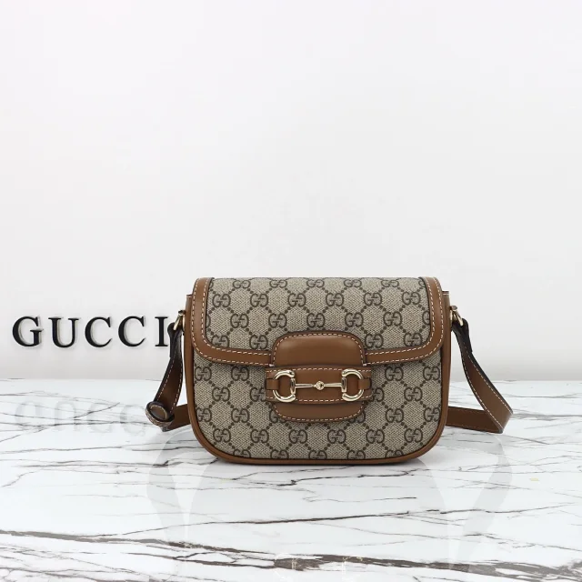 Gucci Horsebit 1955 small shoulder bag in beige and dark brown GG Supreme canvas with brown leather trim.