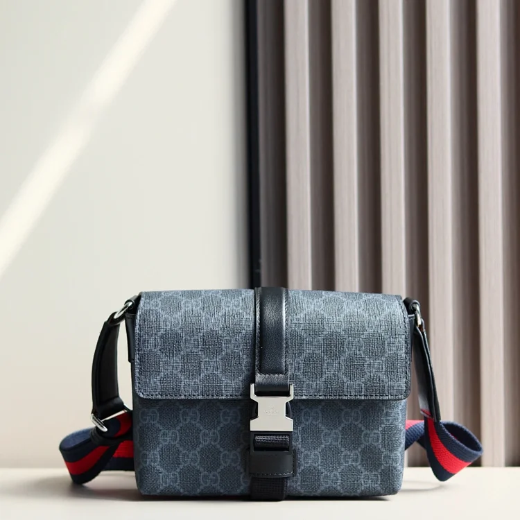 Gucci mini GG messenger bag in black GG Supreme canvas