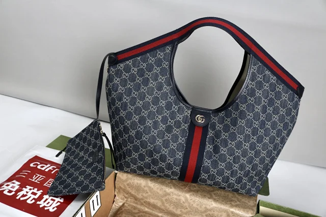 Gucci Giglio large tote bag in blue and white GG denim with a red and blue Web stripe