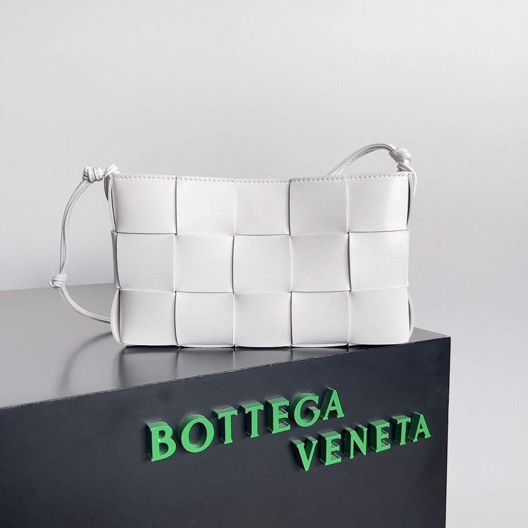 Bottega Veneta Cassette small intrecciato leather shoulder bag in white