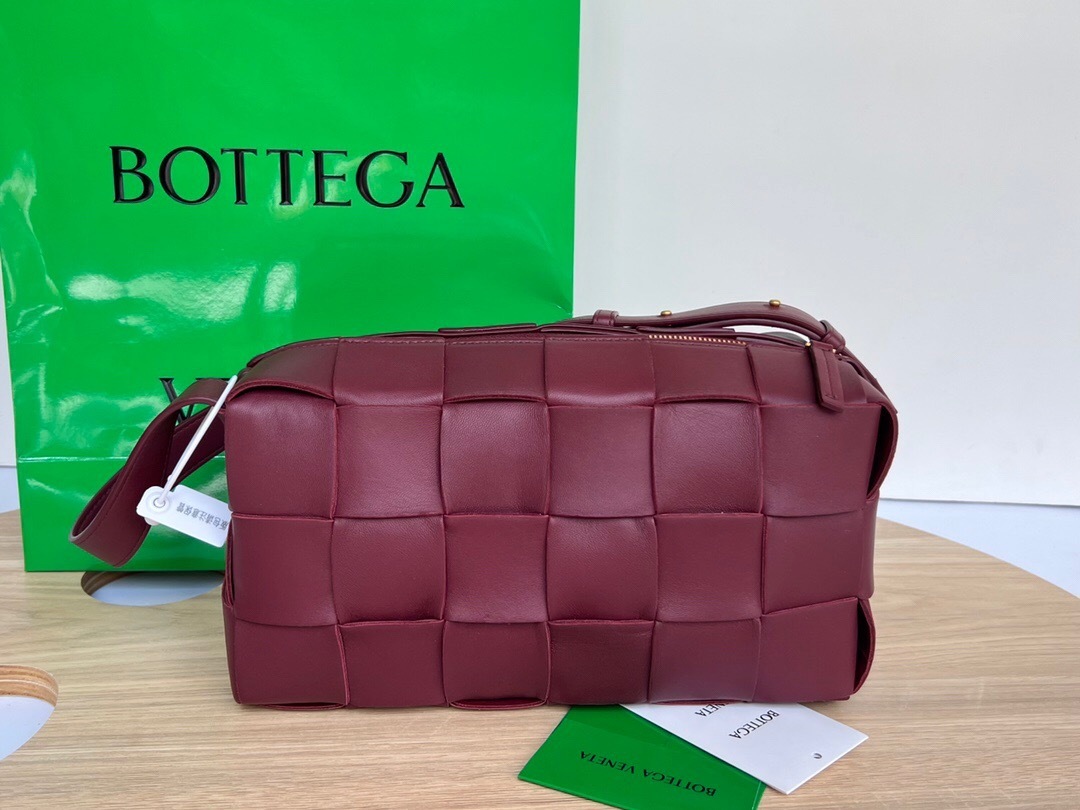Bottega Veneta Brick Cassette shoulder bag in burgundy lambskin leather