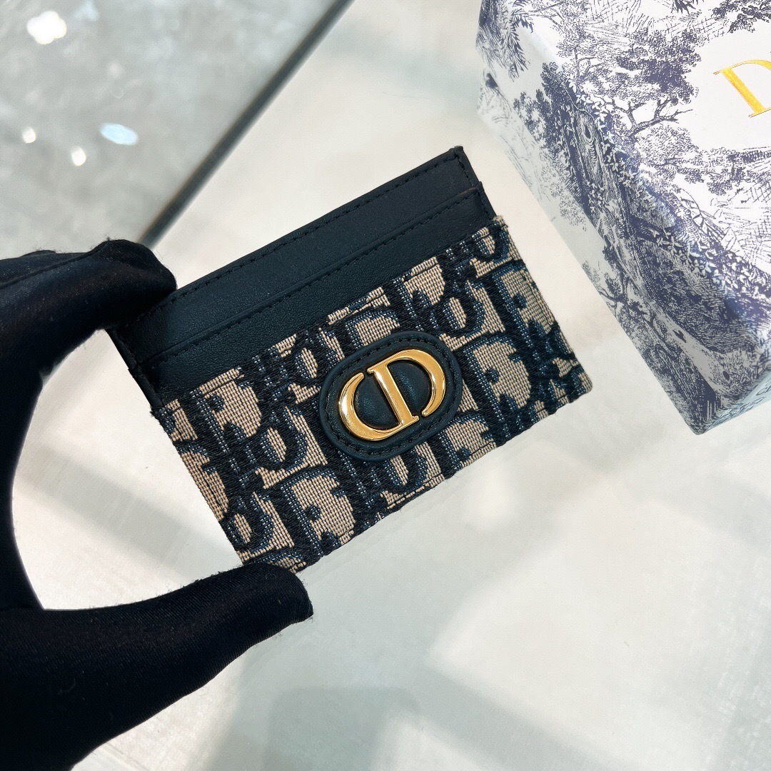 Dior 30 Montaigne Freesia Card Holder