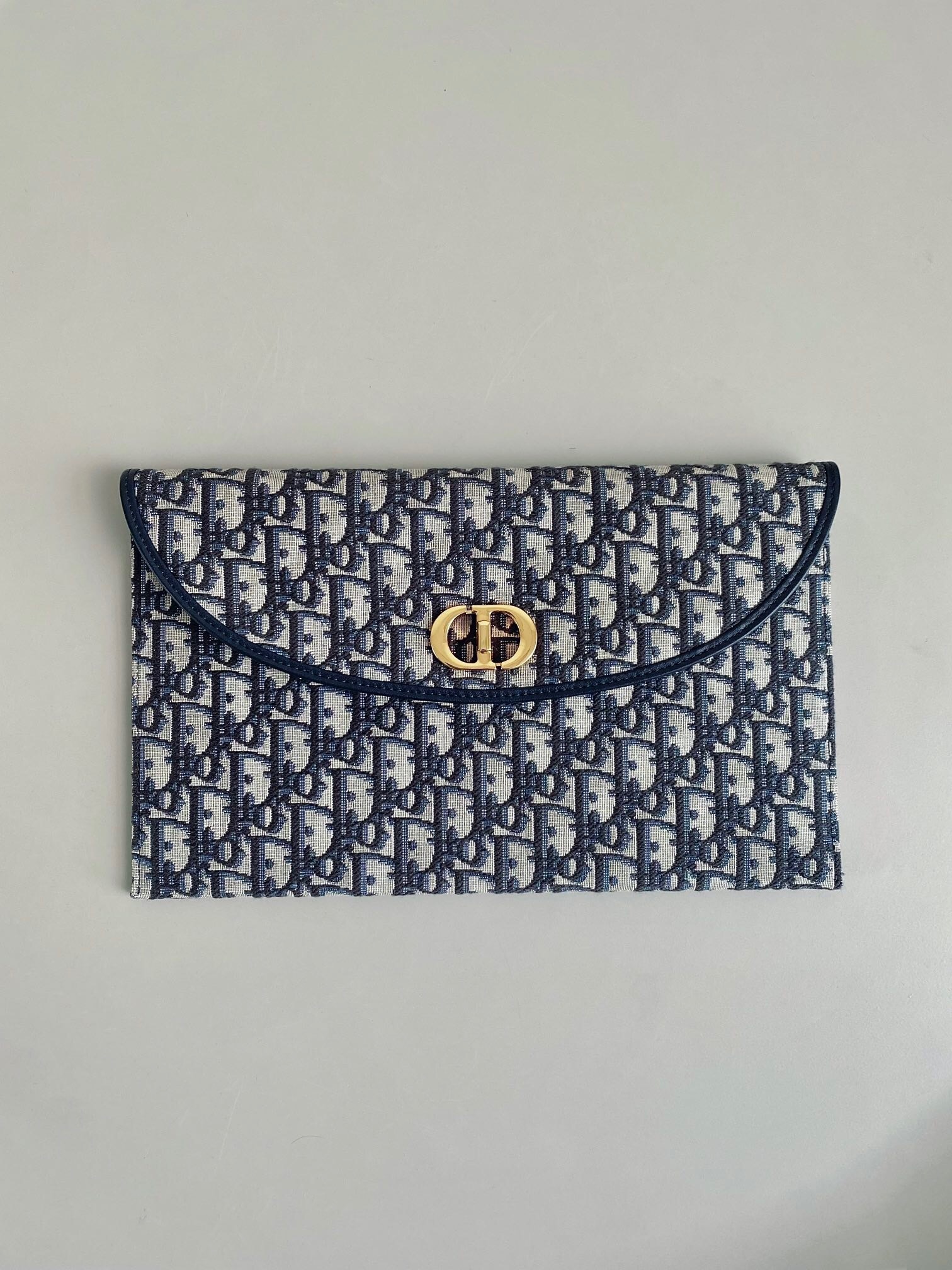 Dior 30 Montaigne Avenue Flap Pouch in blue Dior Oblique jacquard