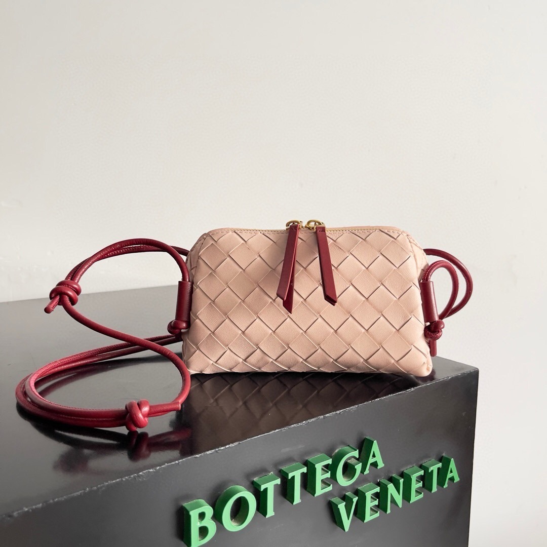 Bottega Veneta Intrecciato Concert Leather Pouch in a carved pink or sandalwood color