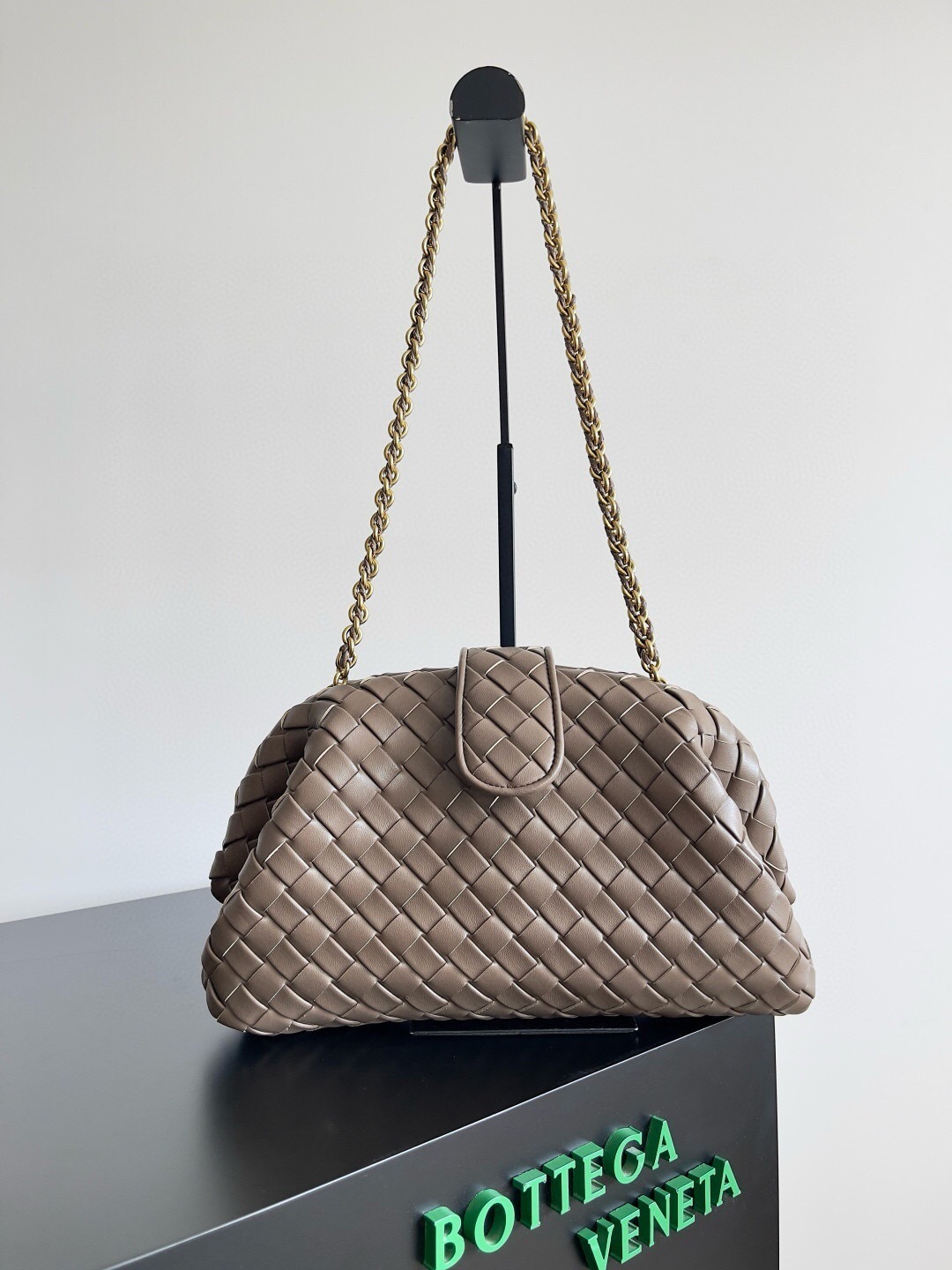 Bottega Veneta Lauren bag in intrecciato leather with a chain strap shoulder bag