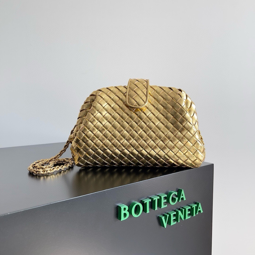 Bottega Veneta Lauren 1980 clutch in padded intrecciato leather with a chain shoulder bag