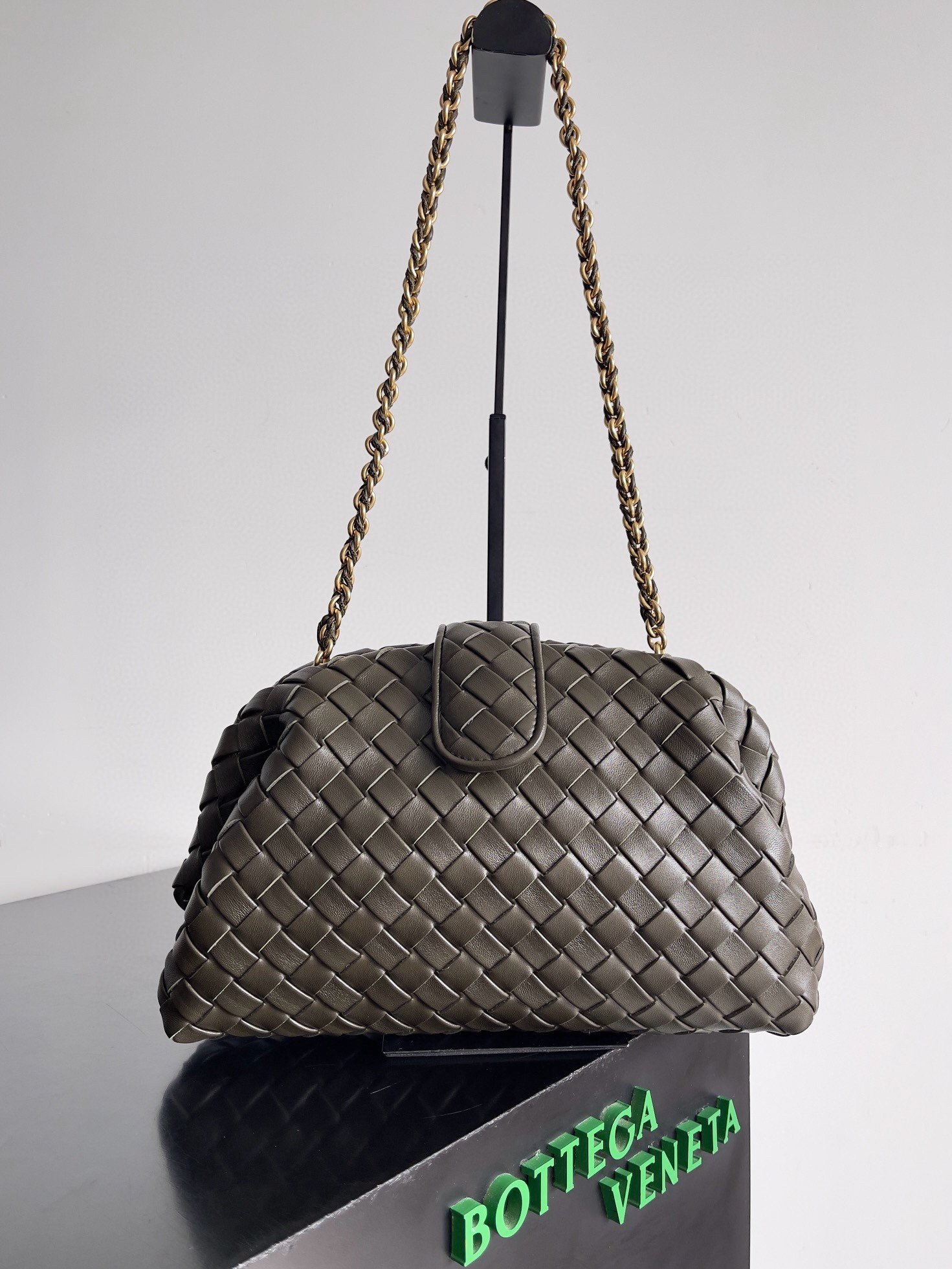 Bottega Veneta Lauren 1980 clutch in padded Intrecciato leather with a tubular leather braided metal chain