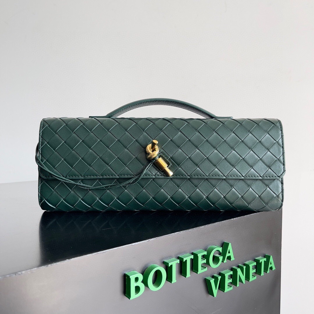 Bottega Veneta Andiamo clutch in emerald green Intrecciato leather with a metallic knot closure