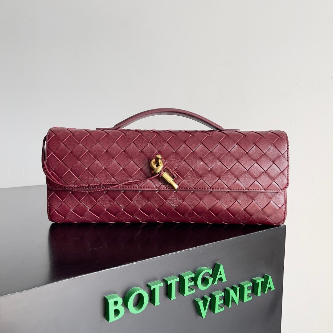 Bottega Veneta Andiamo clutch in intrecciato leather with a metallic knot closure bag