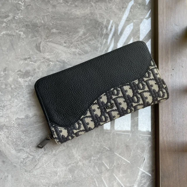Dior Saddle Long Zipped Wallets in black grained calfskin marquetry and beige and black Dior Oblique jacquard
