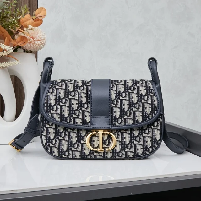 Dior 30 Montaigne bag in blue Dior Oblique jacquard shoulder bag