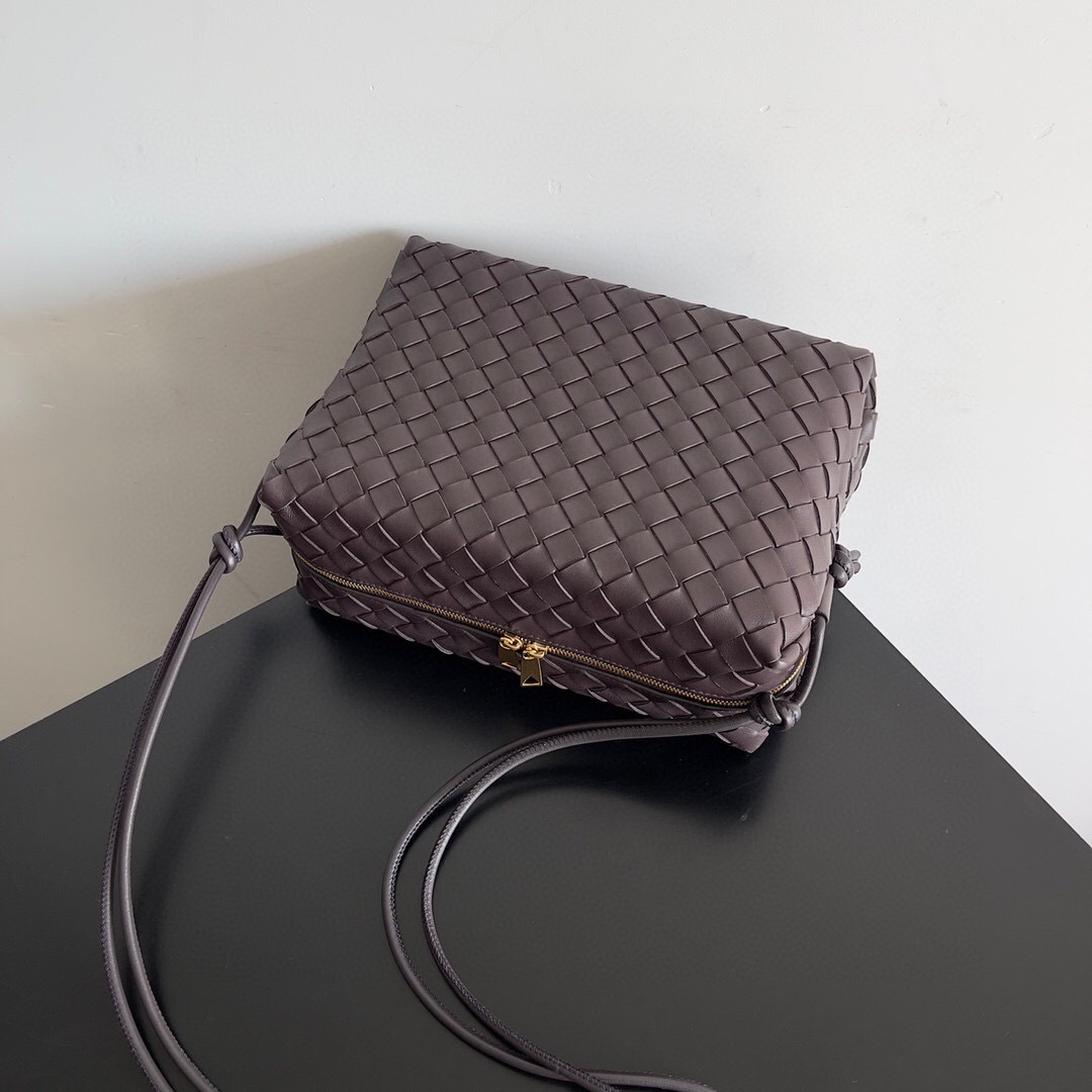 Bottega Veneta Parachute bag in brown leather shoulder bag