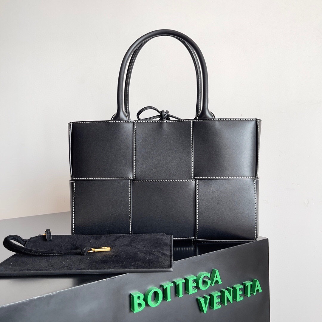 Bottega Veneta Arco tote bag black