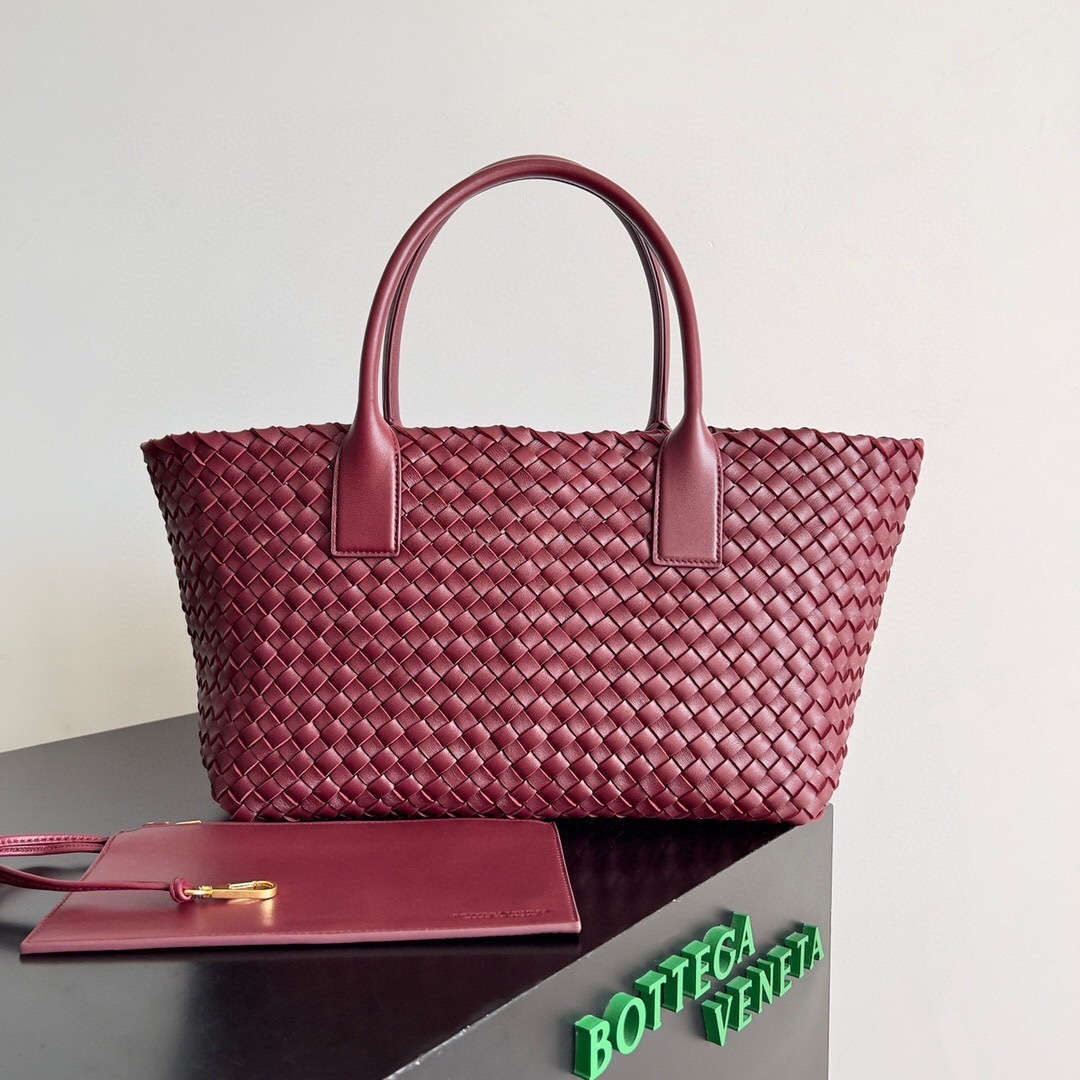 Bottega Veneta Small Cabat tote bag in Barolo intrecciato-woven leather