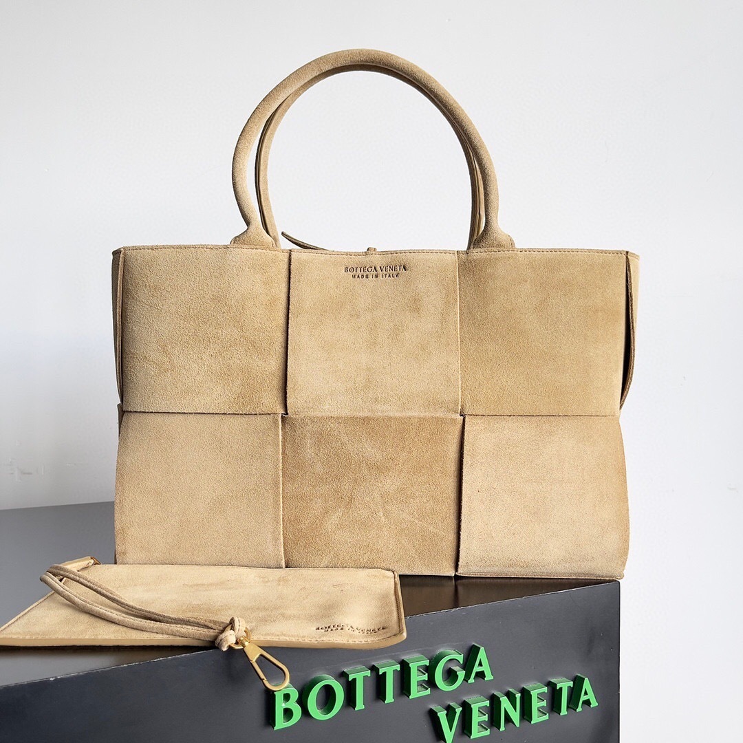 Bottega Veneta Medium Arco Tote Bag in a maxi intrecciato suede design