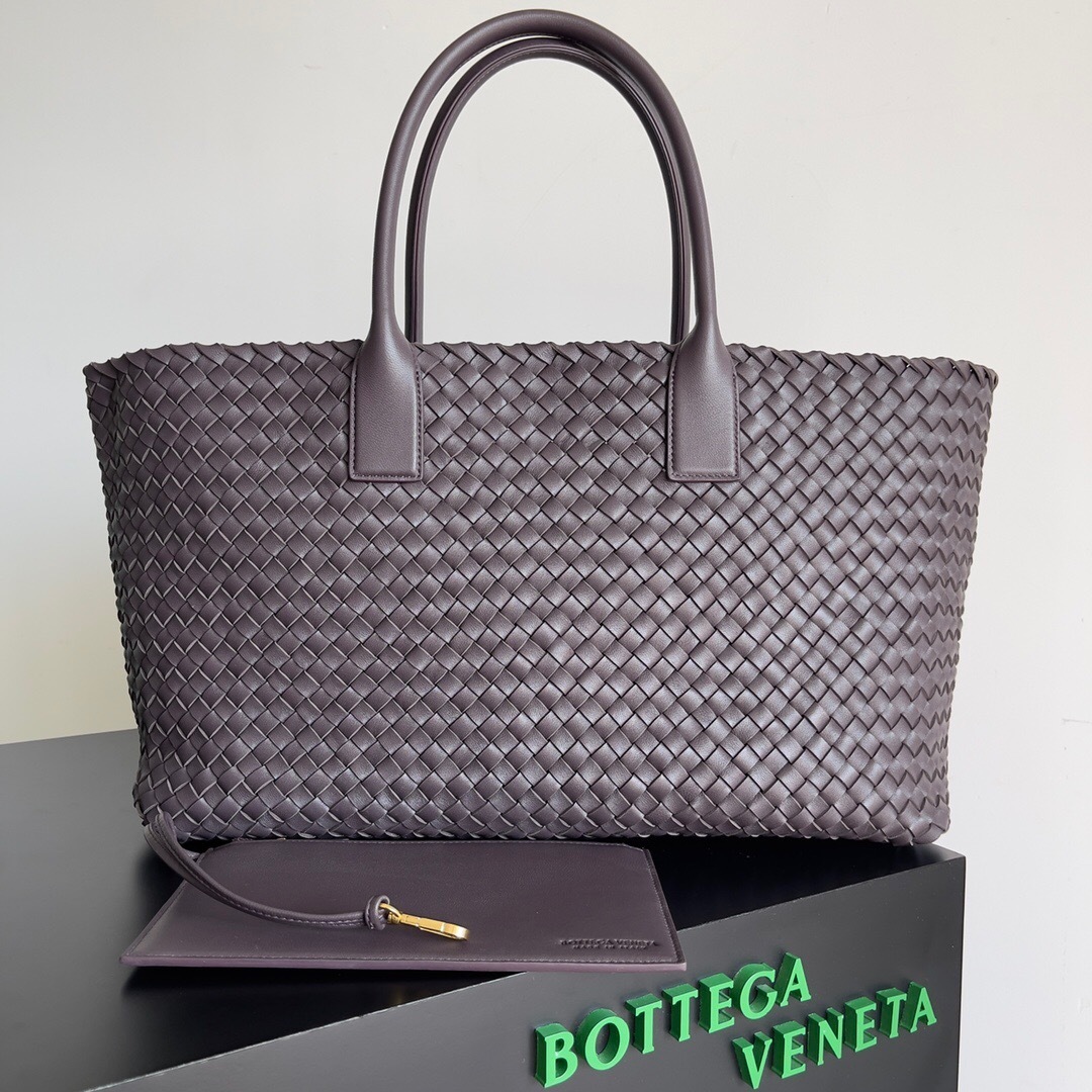 Bottega Veneta medium Cabat tote bag in brown leather