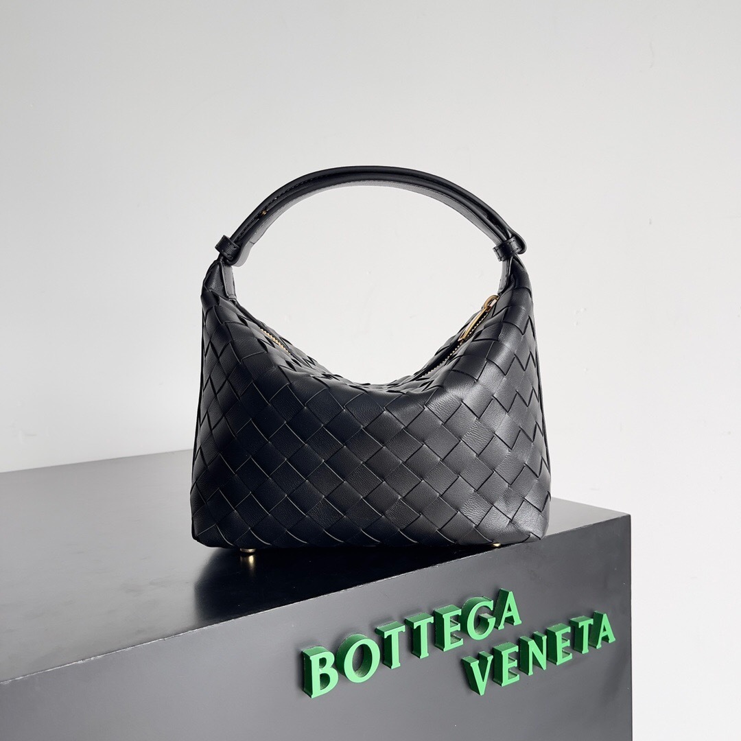 Bottega Veneta Wallace bag in black intrecciato leather tote bag