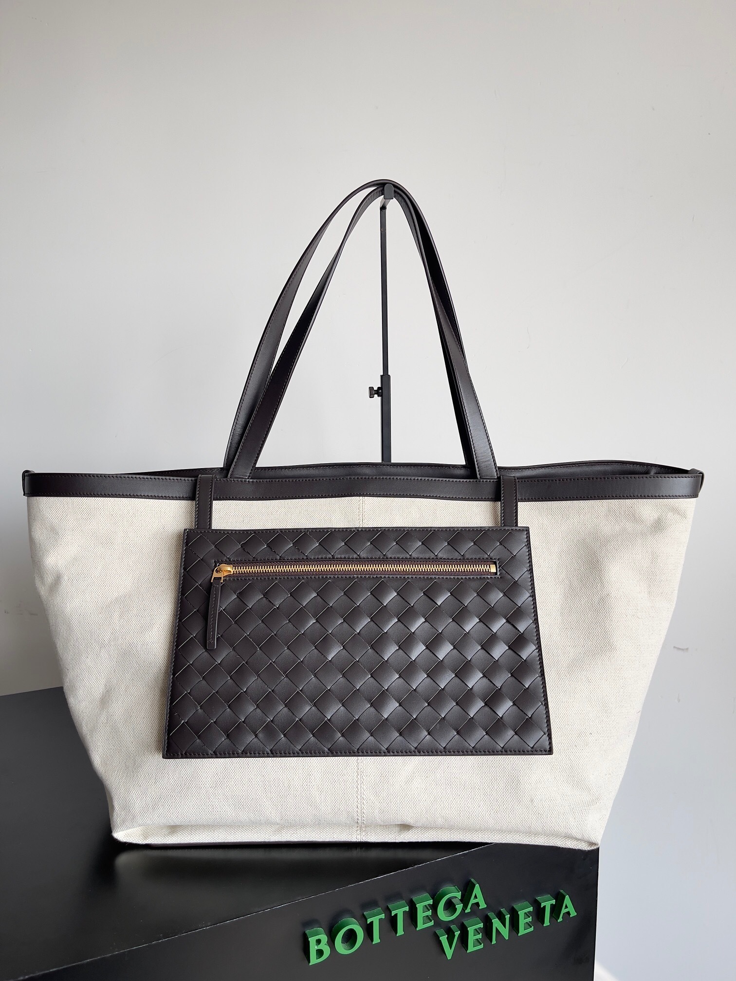 Bottega Veneta Flip Flap Canvas Tote Bag in Natural/Fondant.