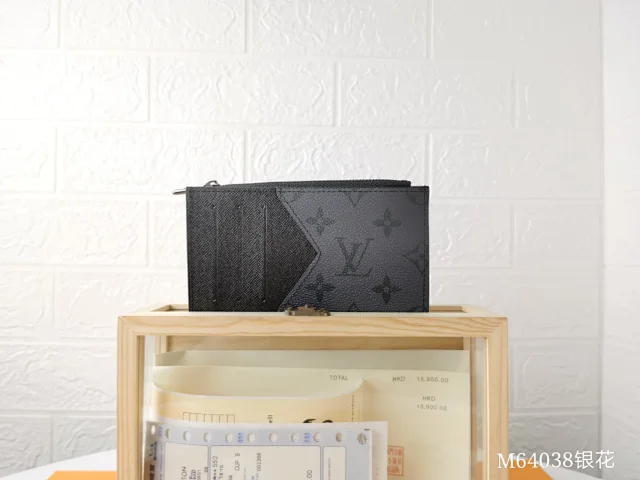 LV M69533 Coin Card Holder
