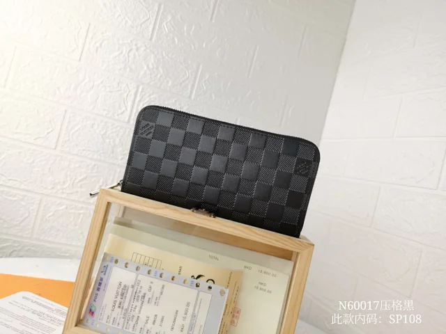 LV Zippy Wallet in Damier Graphite canvas