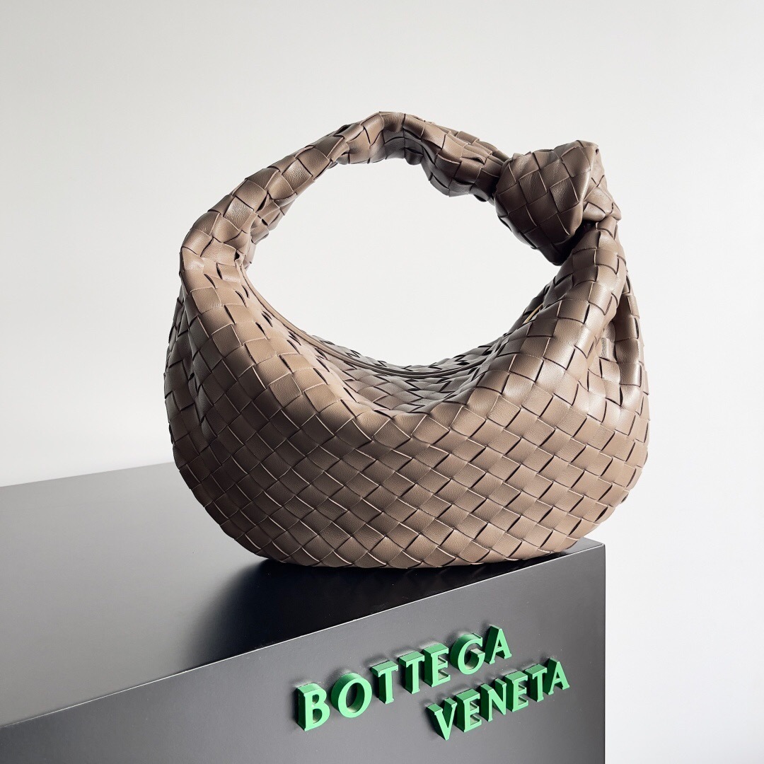 Bottega Veneta Mini Jodie bag in a brown Intrecciato woven leather and a knotted top handle shoulder bag