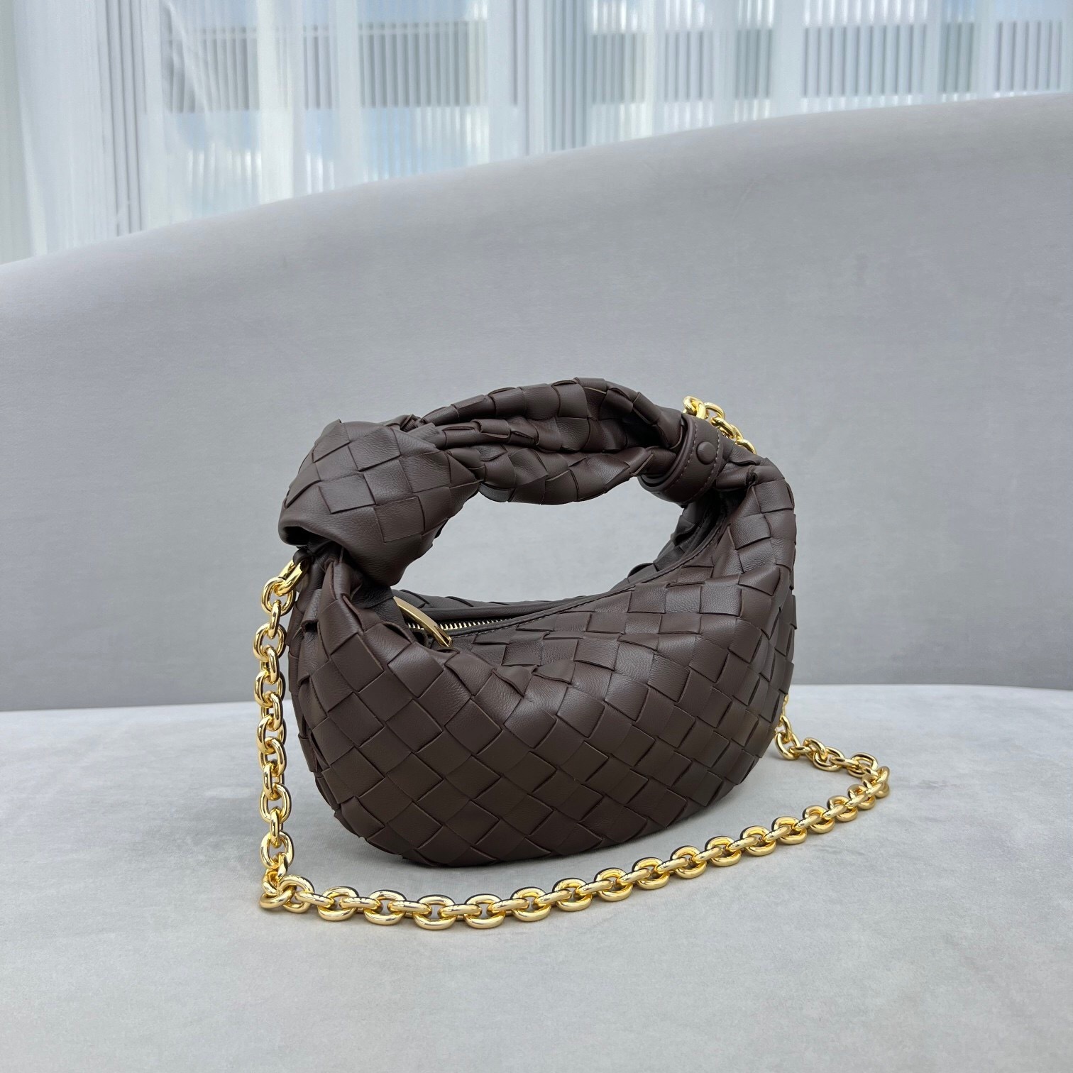 Bottega Veneta Mini Jodie bag in brown intrecciato leather with a gold chain strap shoulder