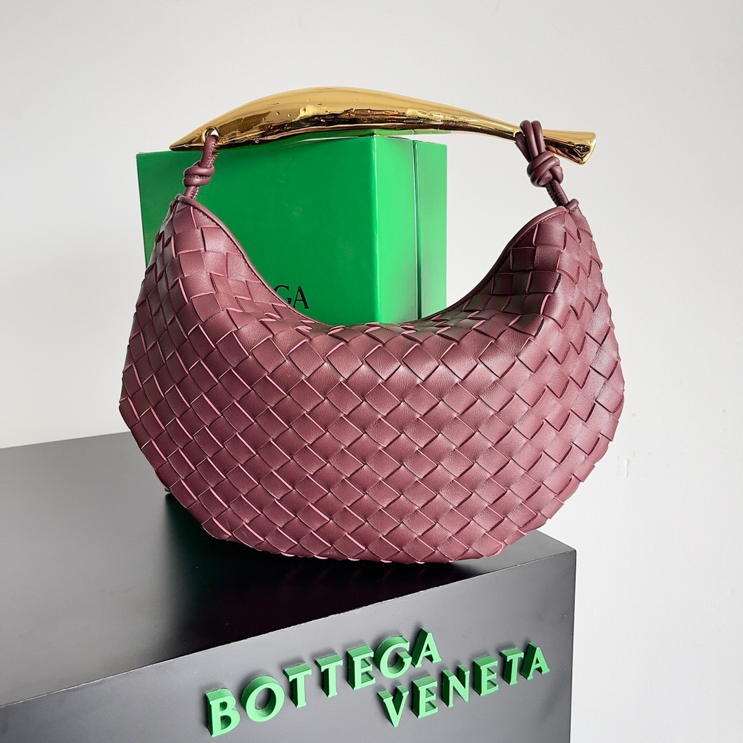 Bottega Veneta Sardine bag in intrecciato leather with a sculptural metallic top handle