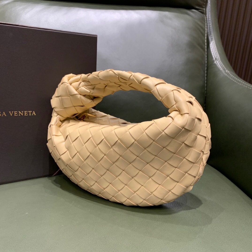 Bottega Veneta Mini Jodie bag in leather with the signature Intrecciato design tote