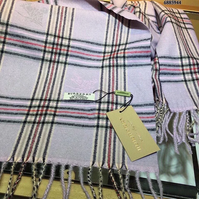 Burberry scarf pink