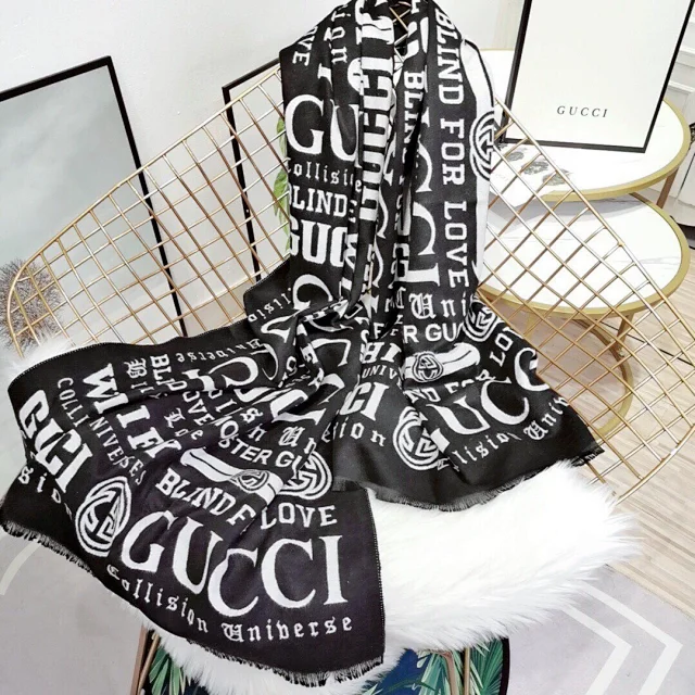Gucci Blind For Love wool scarf