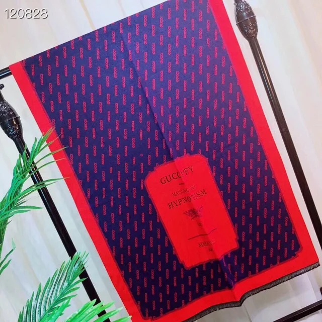 Gucci GG Jacquard navy blue and red wool-silk scarf