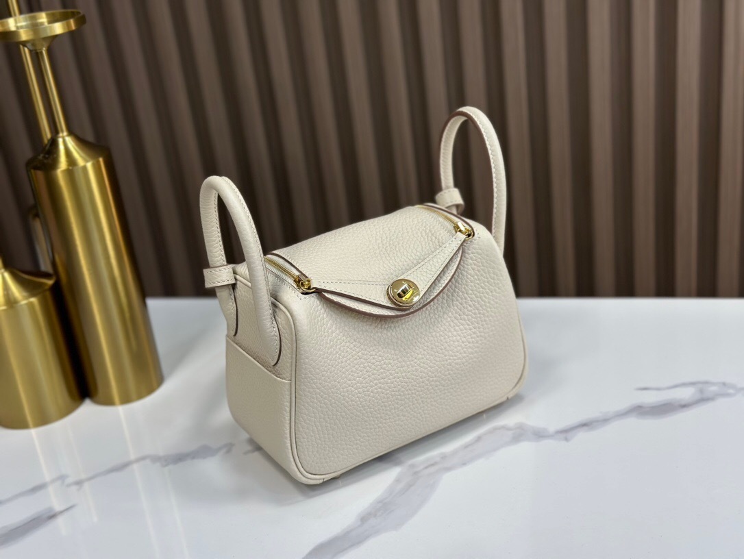 Hermes Mini Lindy bag in Nata Swift leather