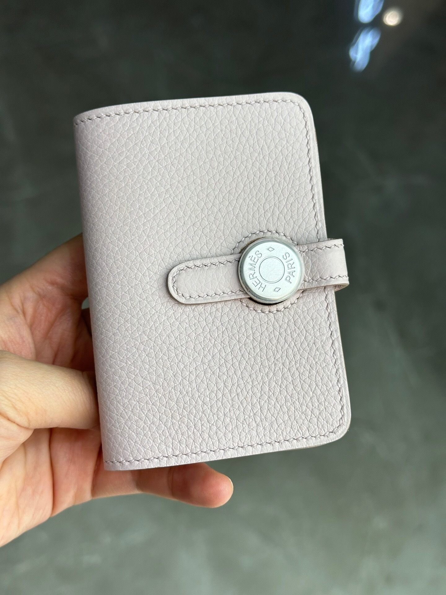 Hermes R.M.S. card holder in Evercolor calfskin, featuring a Clou de Selle snap closure