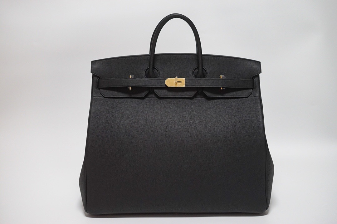 Hermes Birkin 40 handbag in black togo leather with gold hardware