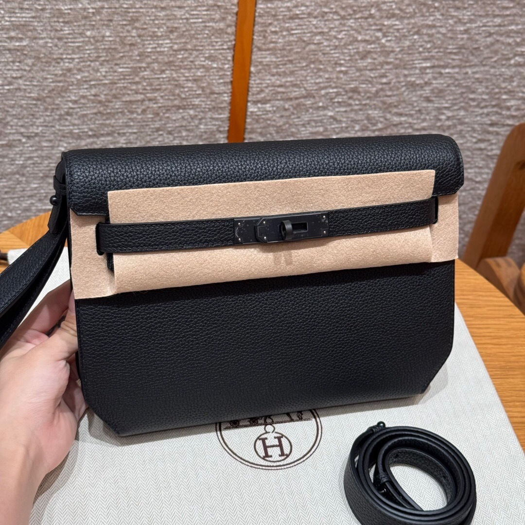 Hermes Kelly Dépêches 25 pouch in black Togo leather