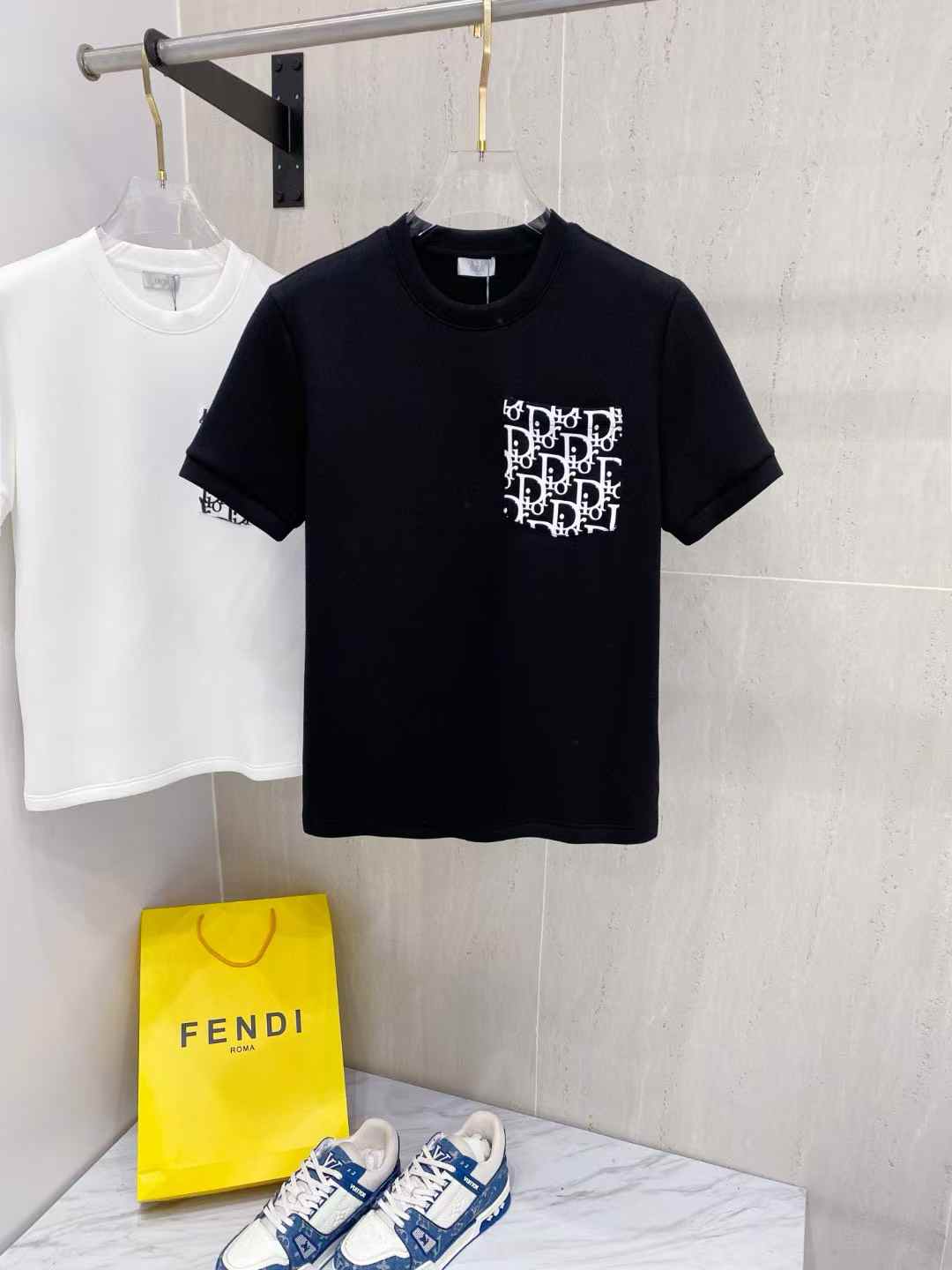 Dior men's T-shirt with a Dior Oblique motif on the pocket