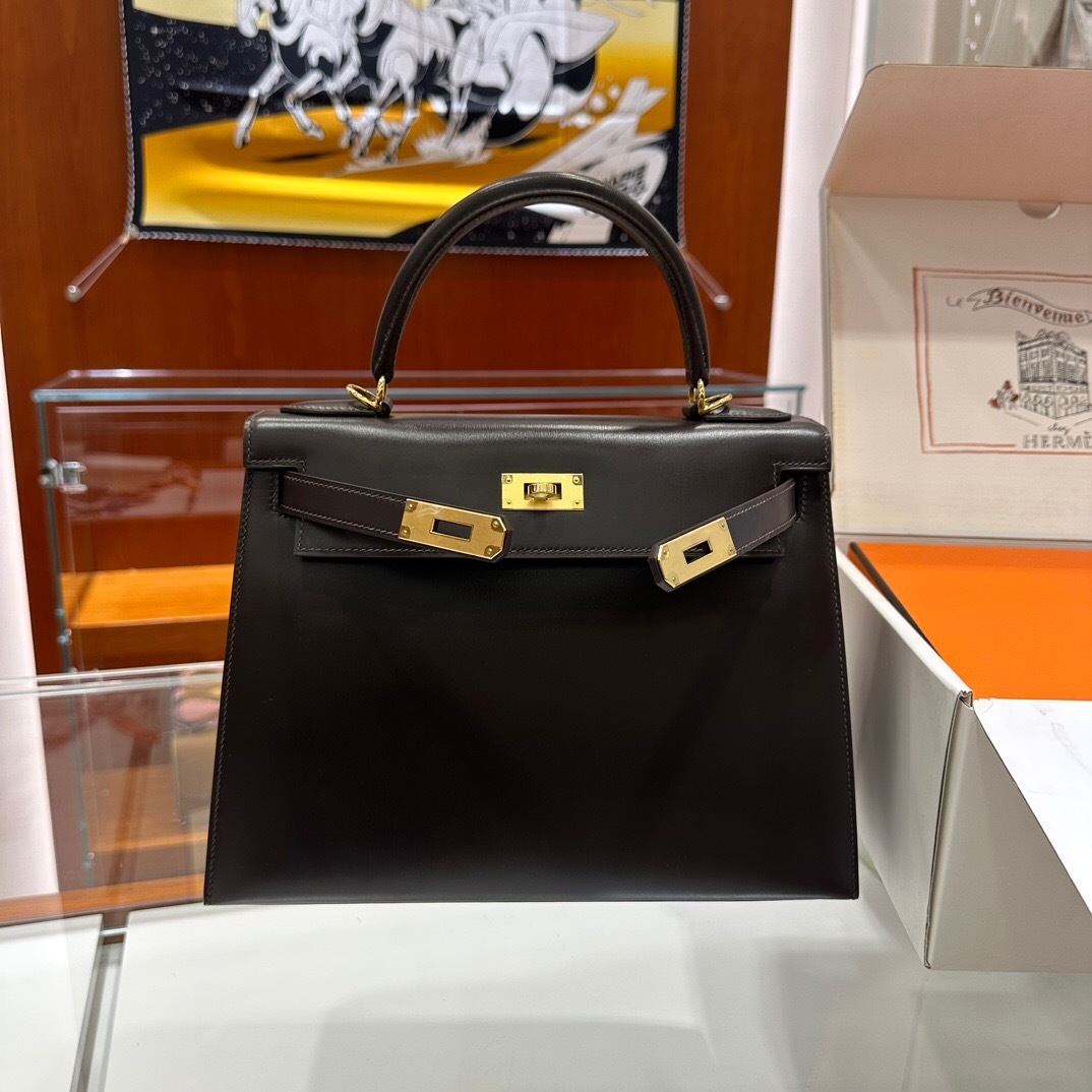 Hermes Kelly bag with golde hardware